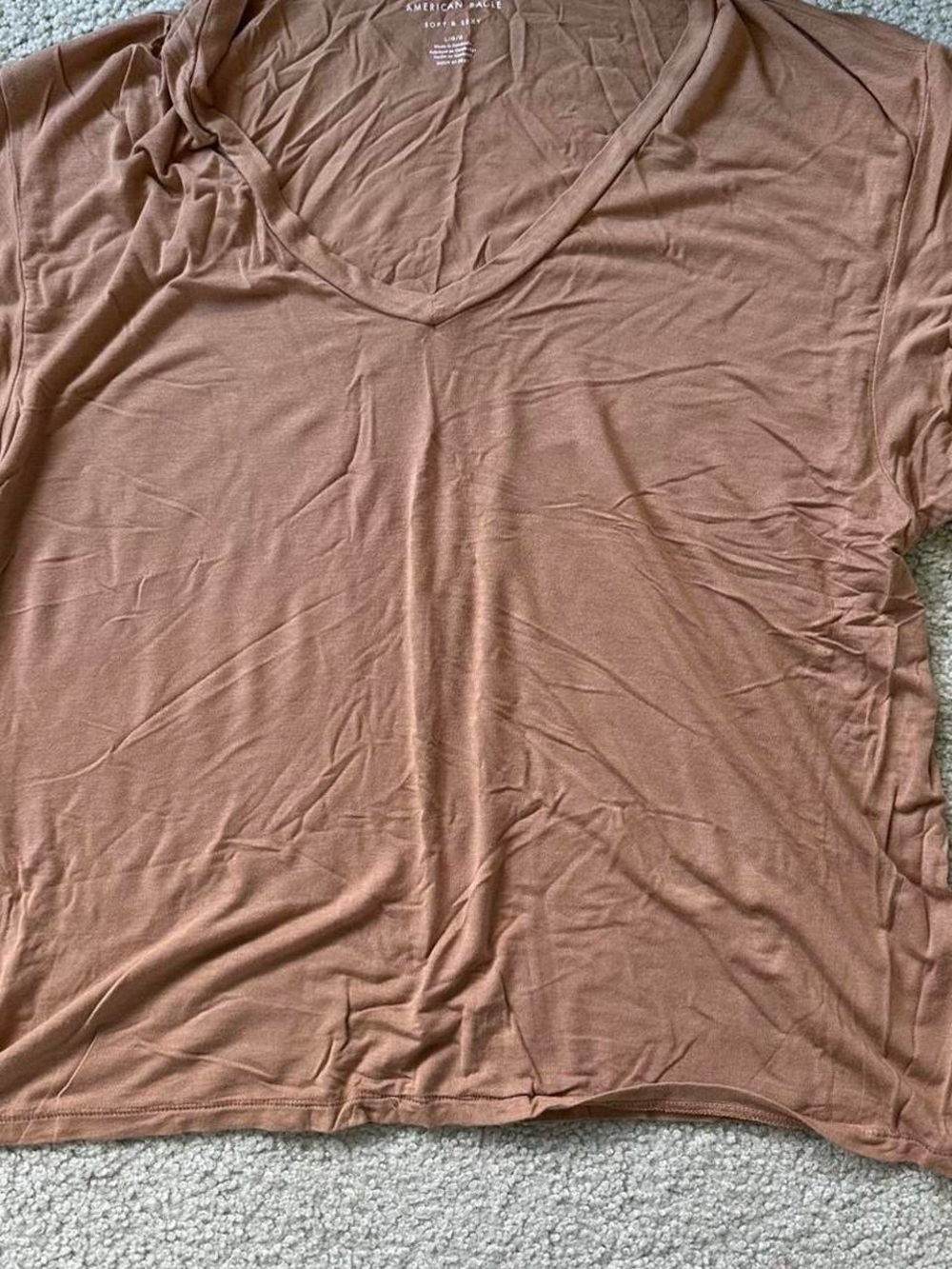 American Eagle Soft V-Neck Tee in Dusty Terracotta SIZE LARGE